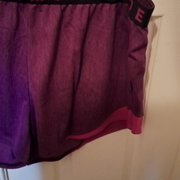 Women's Under Armour shorts NWT - Picture 4 of 4